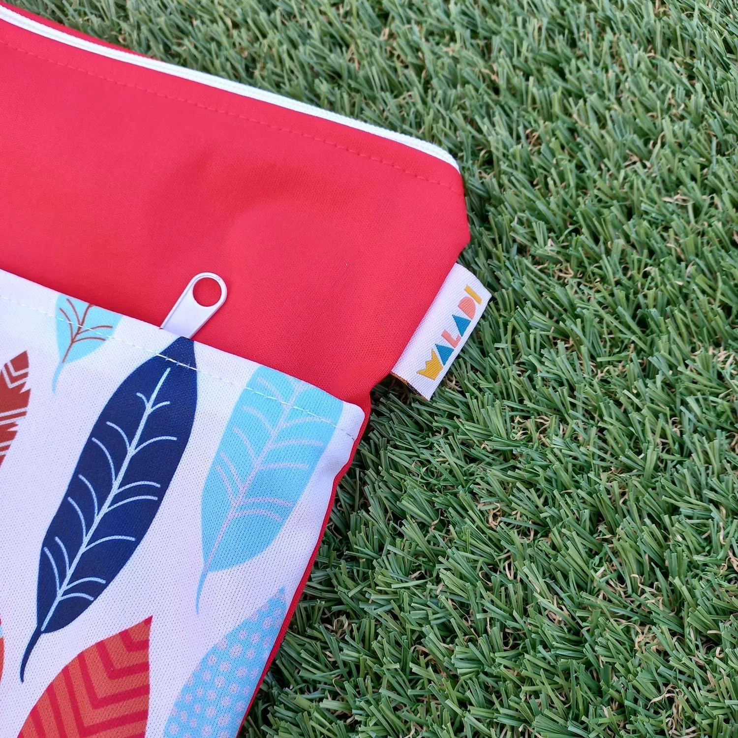 Waterproof Double Zip Wet Bag Red & Colourful Feathers 30x40cm - Image 6