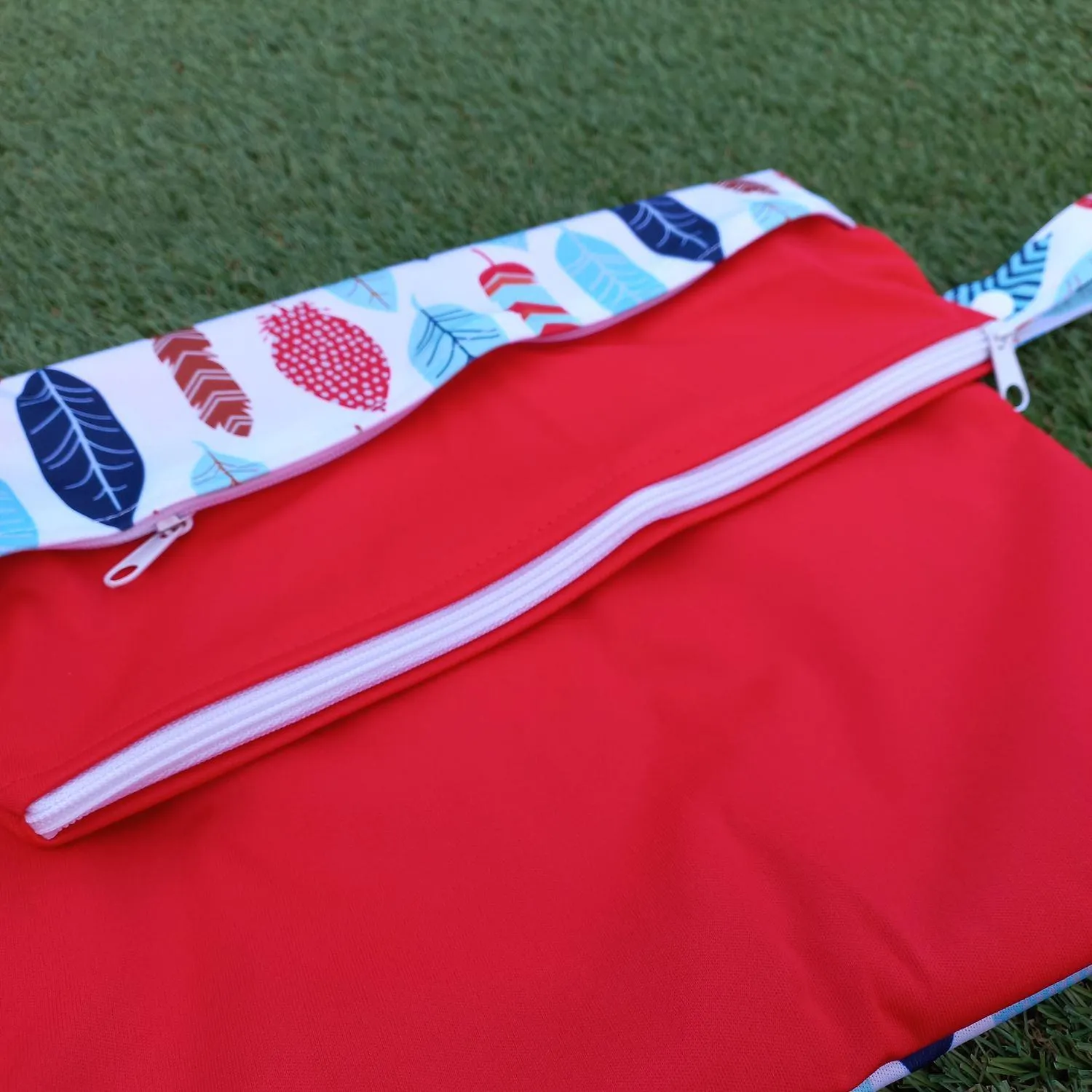 Waterproof Double Zip Wet Bag Red & Colourful Feathers 30x40cm - Image 7