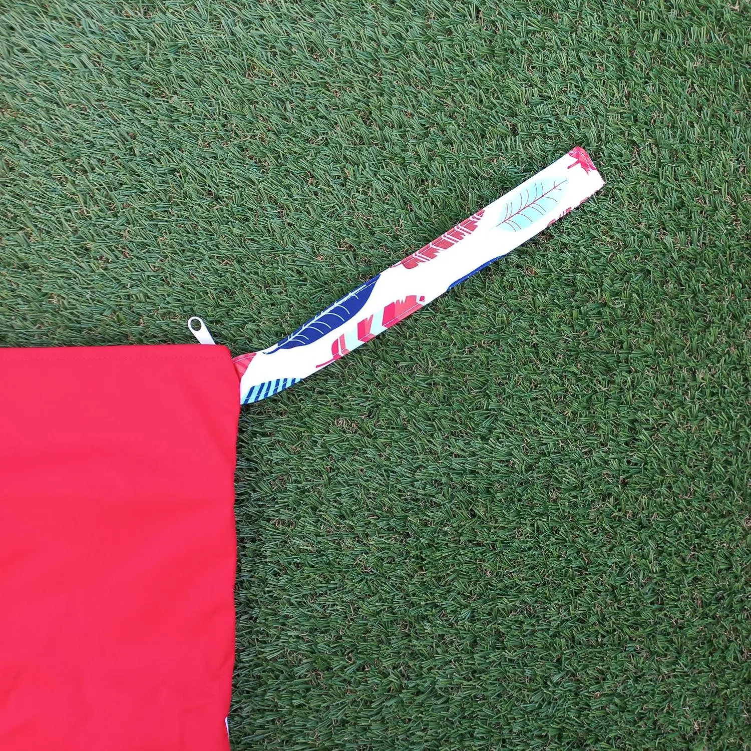 Waterproof Double Zip Wet Bag Red & Colourful Feathers 30x40cm - Image 9