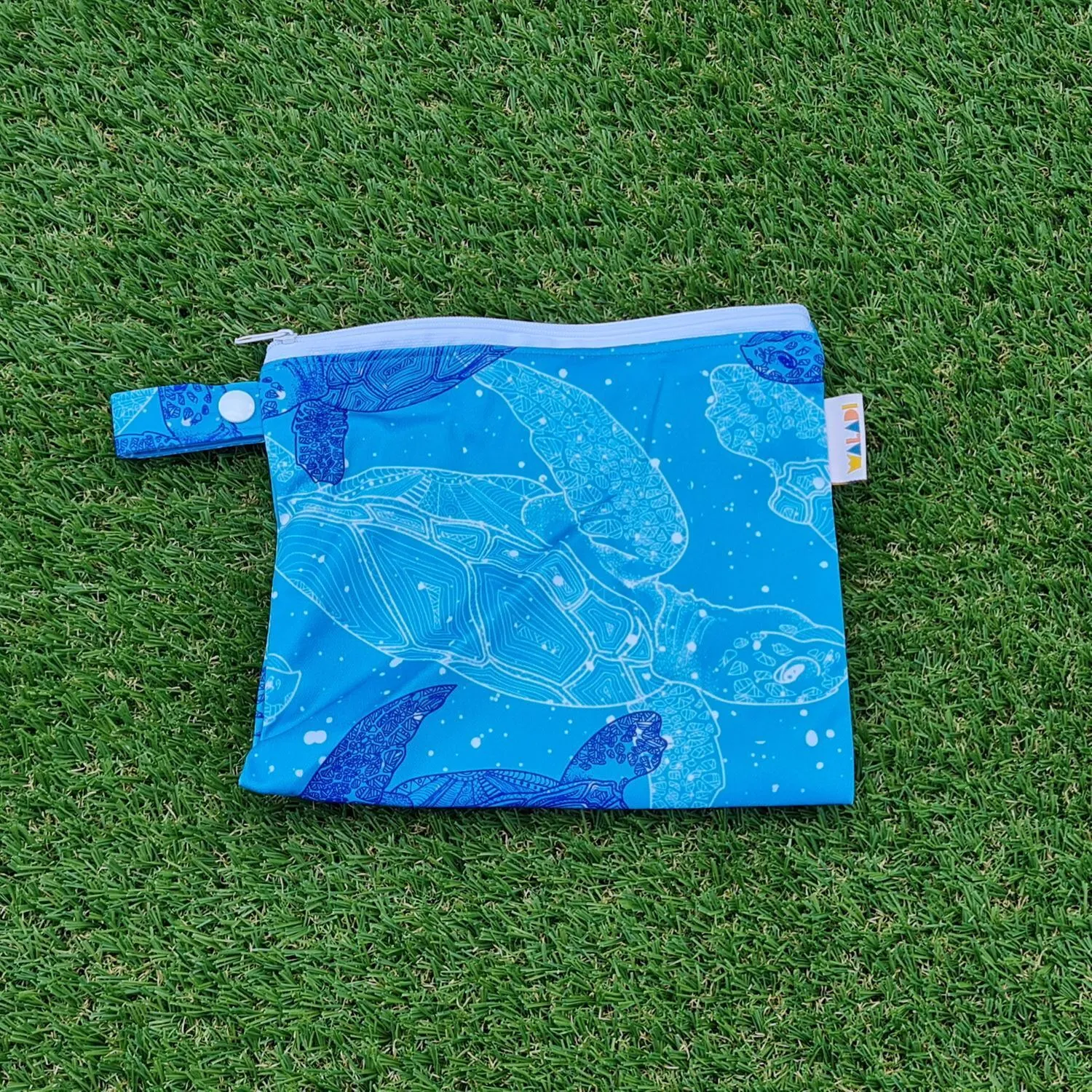 Small Waterproof Wet Bag with Zip 19 x 16cm - Turtles Design - Image 2