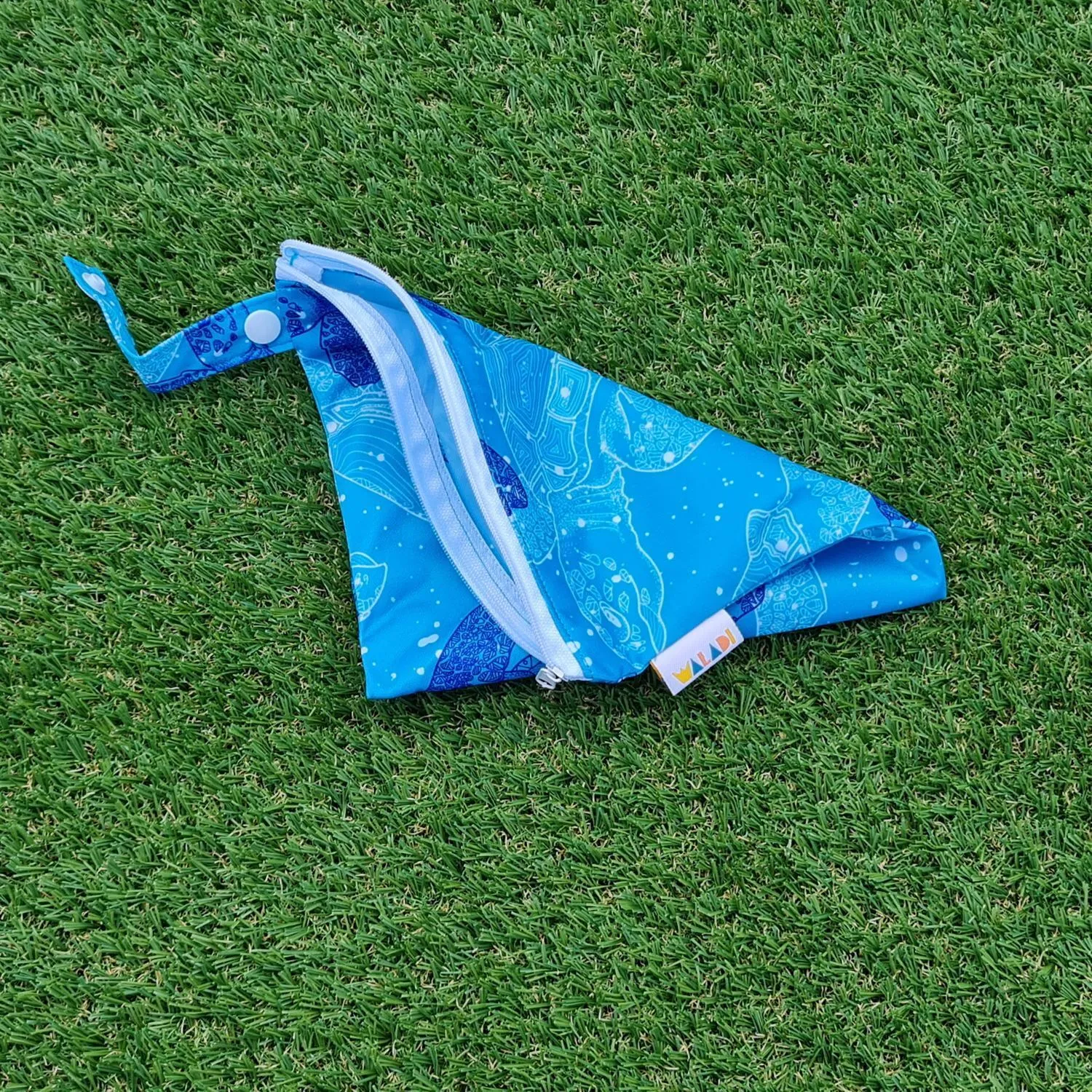 Small Waterproof Wet Bag with Zip 19 x 16cm - Turtles Design - Image 3