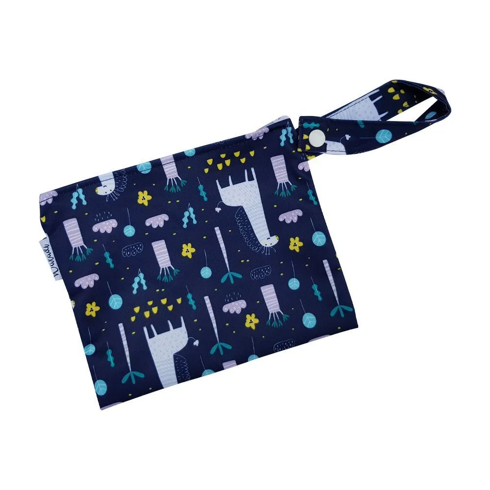 Small Waterproof Wet Bag with Zip 19 x 16cm - Giraffe Design - Image 2