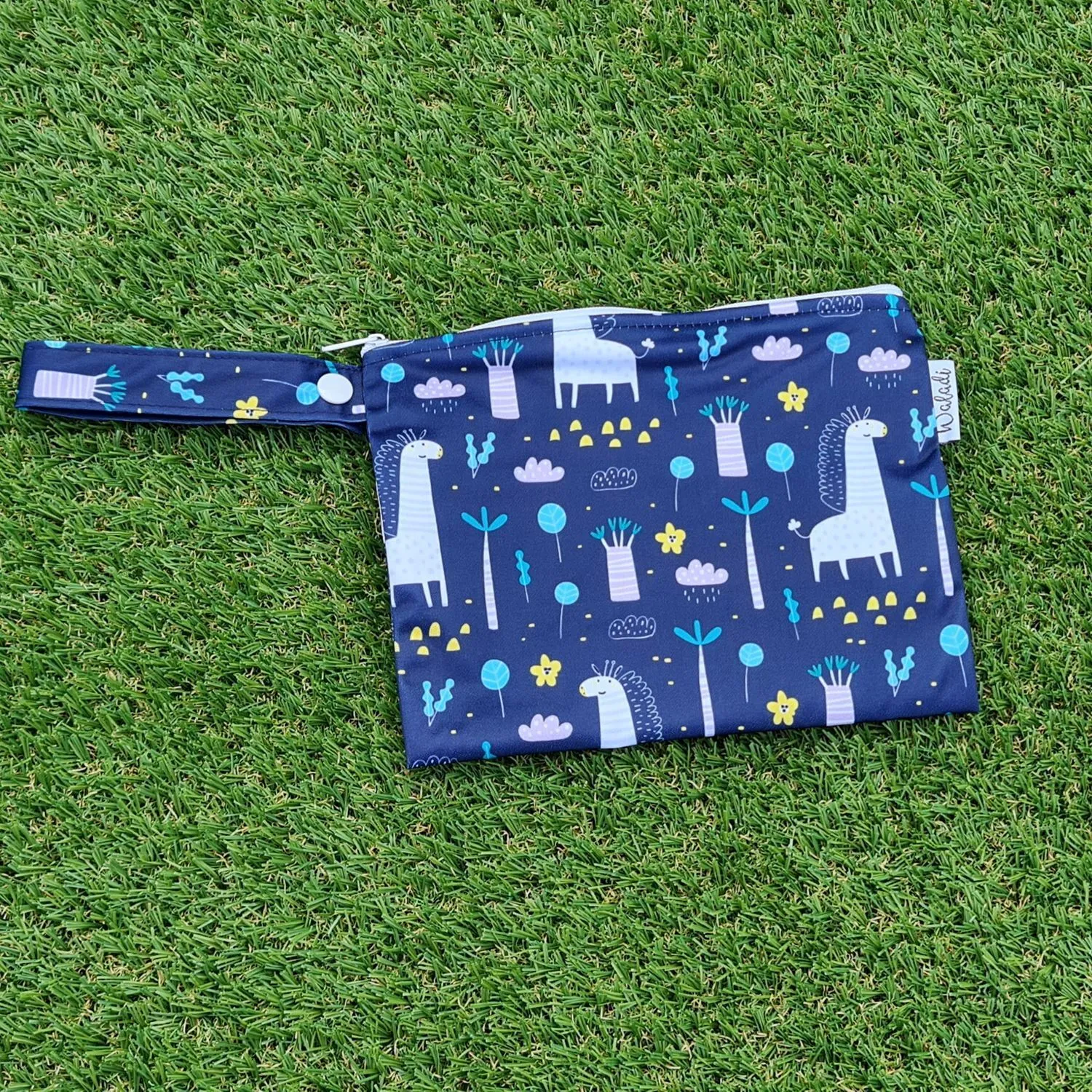 Small Waterproof Wet Bag with Zip 19 x 16cm - Giraffe Design - Image 4